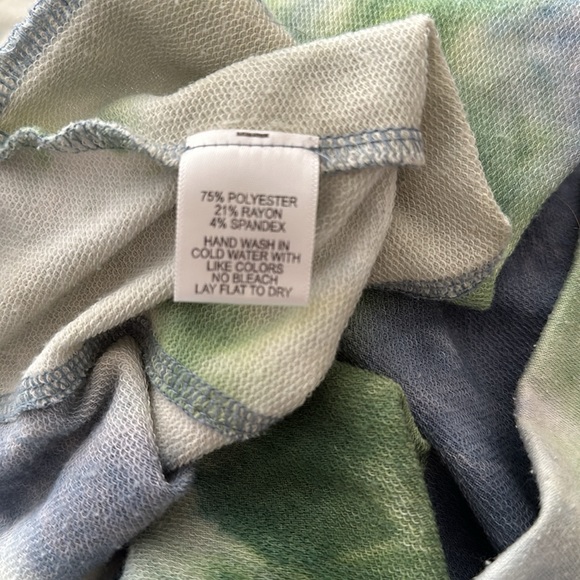 GIBSONLOOK Lightweight Tie-Dyed Sweatshirt - Picture 5 of 5